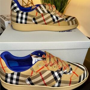 Burberry Plaid Sneakers, Wallet & Tie for Men
Open to offers!